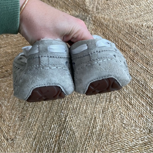 Ugg Australia Dakota Flora Perforated Gray Fur Lined Moccasin Slipper 1011228 10 - Picture 6 of 9
